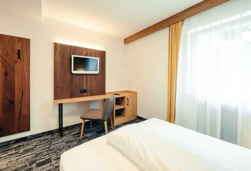 Classic room with balcony, Ludwigshof & Luvina