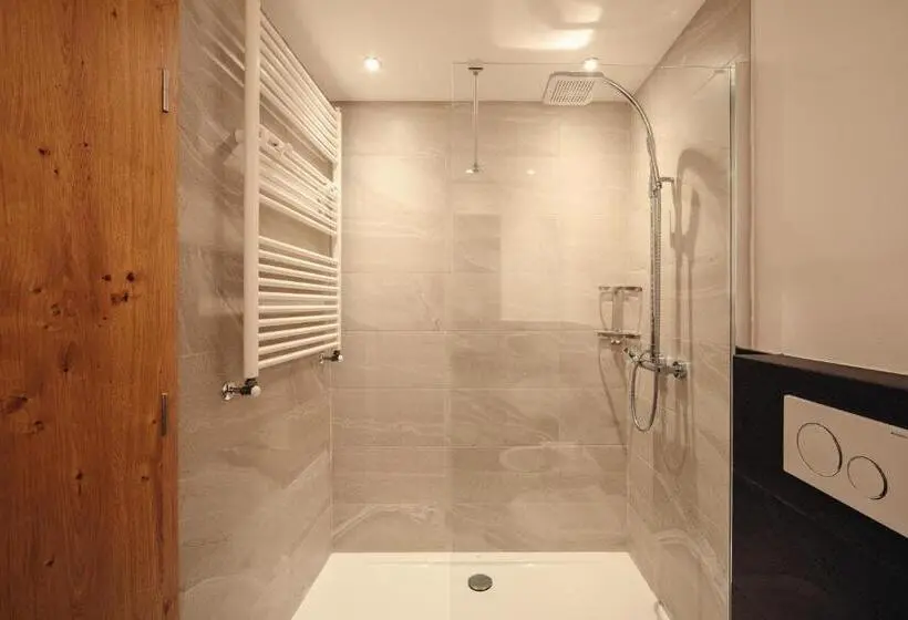 Standard Yhden Hengen Huone, Ludwigshof & Luvina