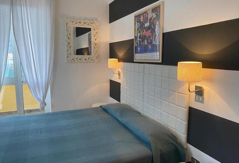 غرفة ديلوكس مطلّة علي البحر مزوَّدة بشُرفة, Maison Del Magra