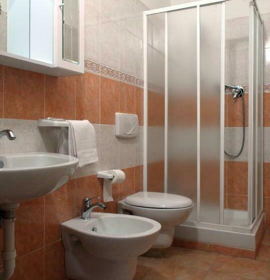 اتاق استاندارد سه نفره, Michelangelo