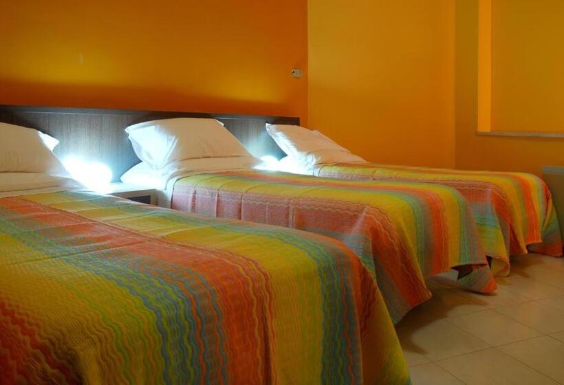 اتاق استاندارد سه نفره, Michelangelo