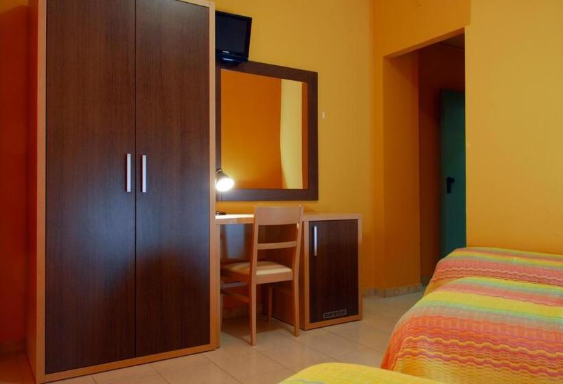 اتاق استاندارد سه نفره, Michelangelo