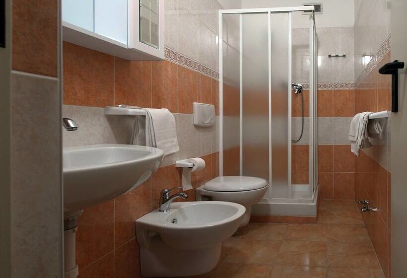 اتاق استاندارد یک نفره, Michelangelo