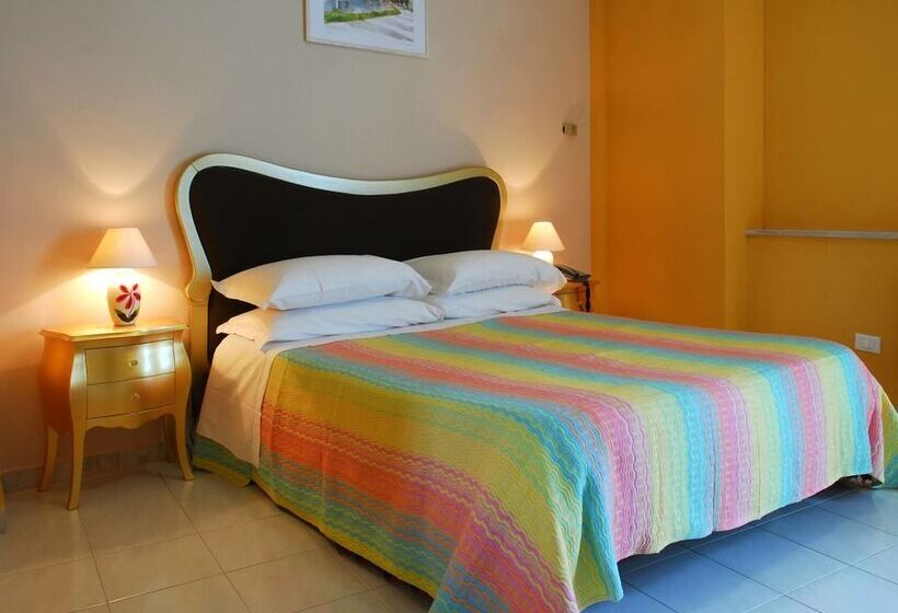 اتاق استاندارد چهار تخته, Michelangelo