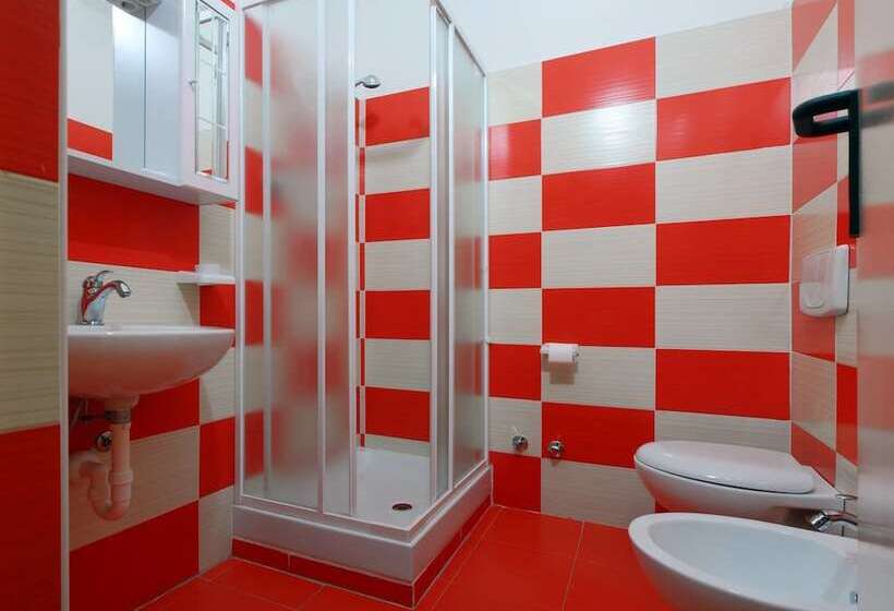 اتاق استاندارد چهار تخته, Michelangelo