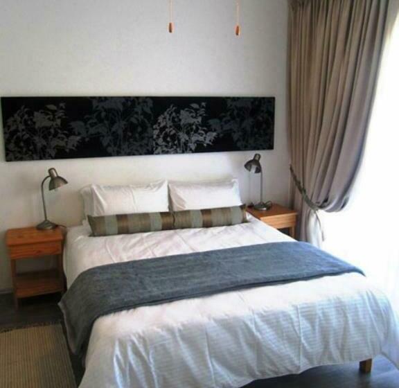 اتاق استاندارد, Pebble Stone House