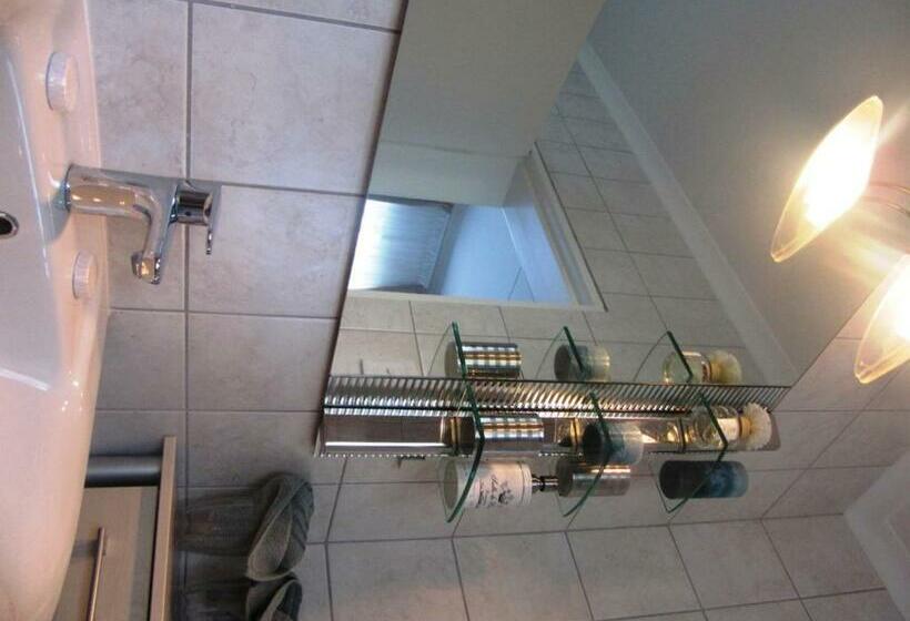 اتاق استاندارد, Pebble Stone House