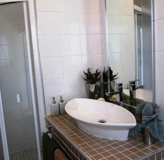 اتاق استاندارد یک نفره, Pebble Stone House