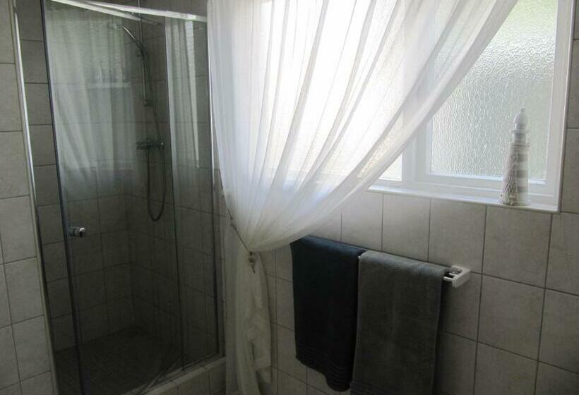 اتاق استاندارد, Pebble Stone House