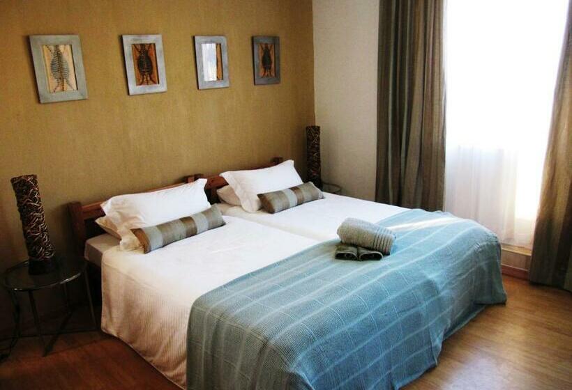 اتاق استاندارد, Pebble Stone House