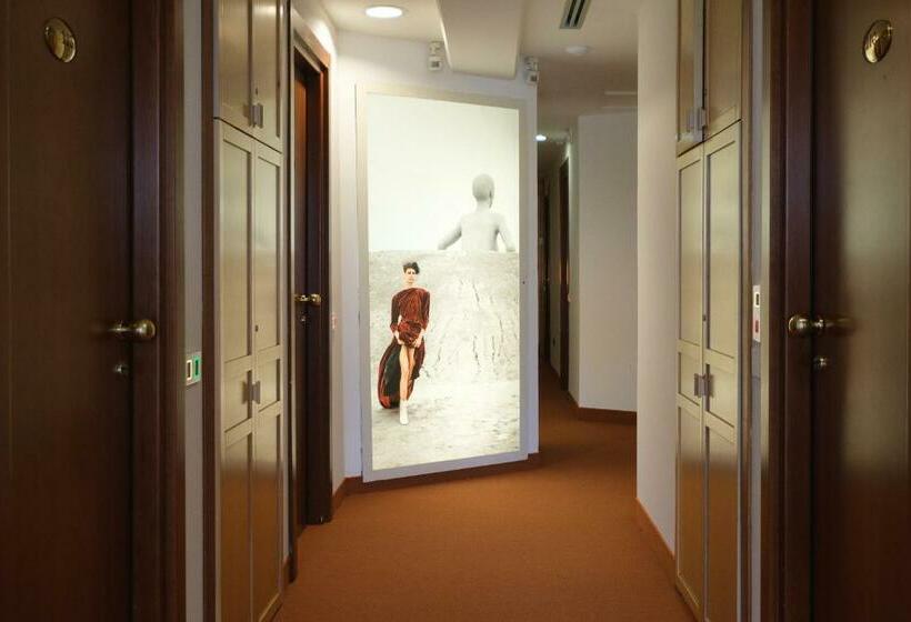 4인용 스탠다드 룸, Portavaldera