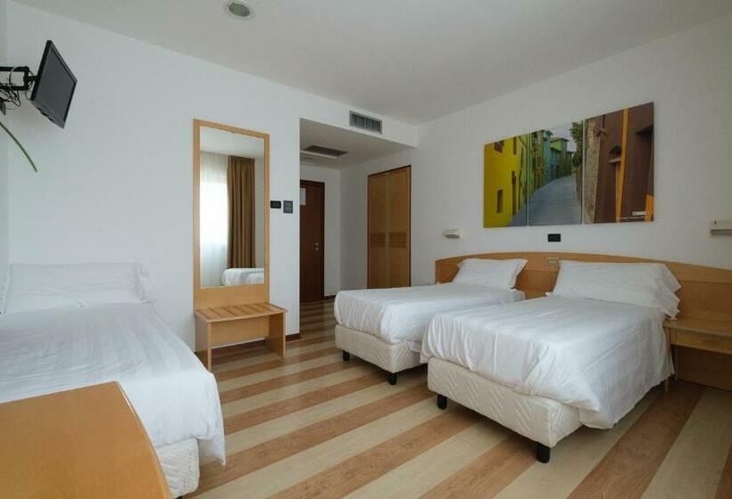 4인용 스탠다드 룸, Portavaldera