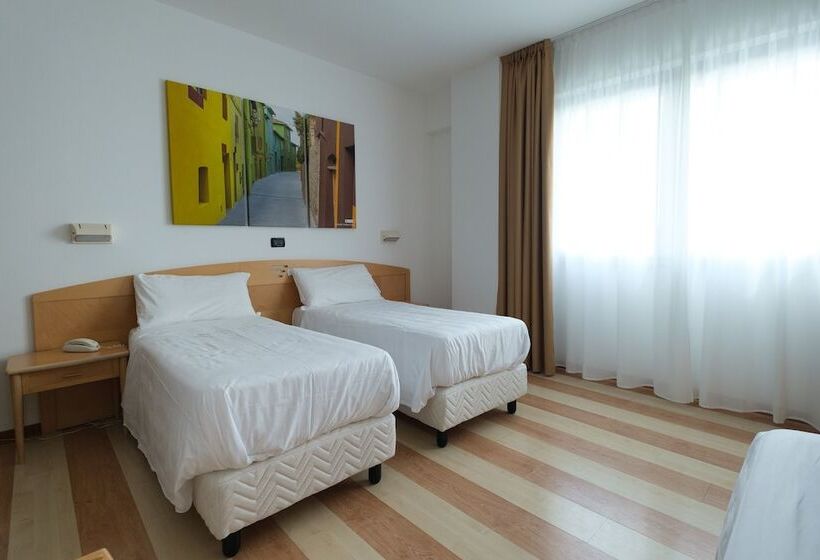 스탠다드 트리플 룸, Portavaldera