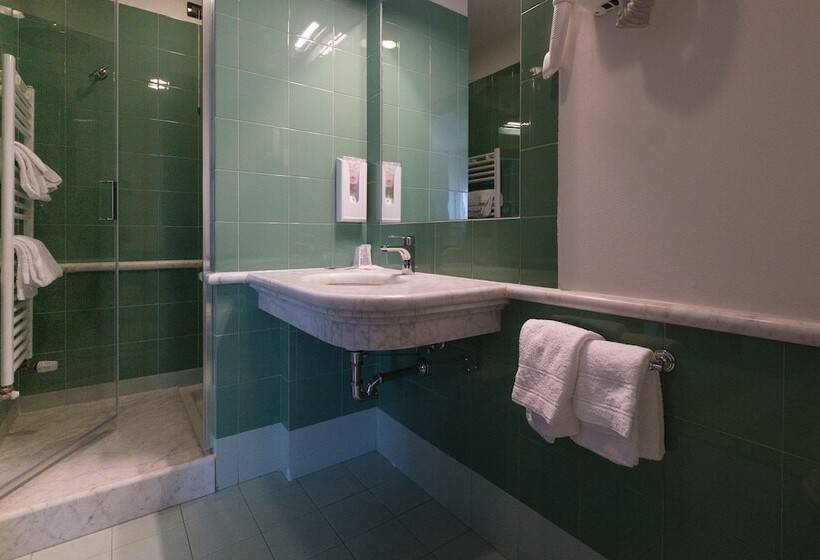 스탠다드 트리플 룸, Portavaldera