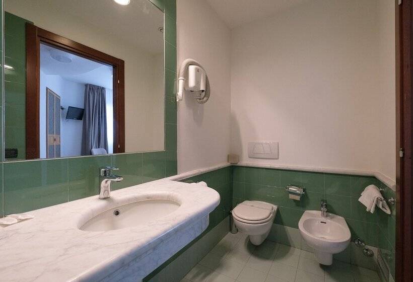 스탠다드 트리플 룸, Portavaldera