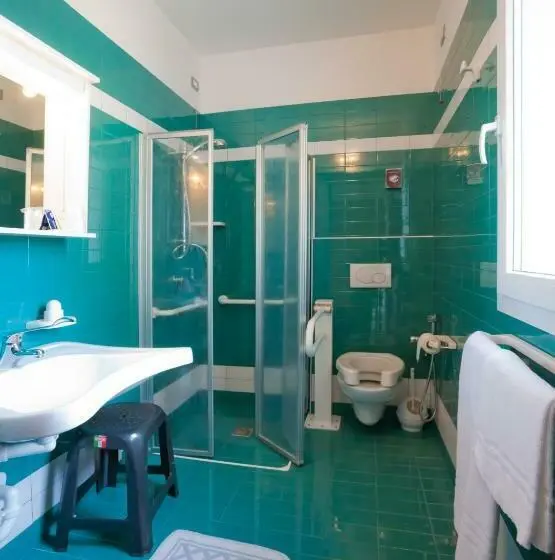Habitación Estándar Individual, Raffaello