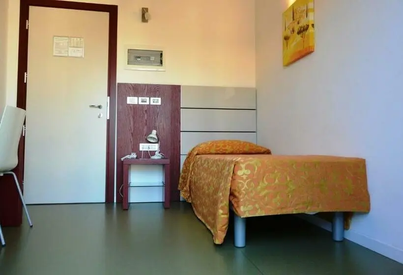 Habitación Estándar Individual, Raffaello