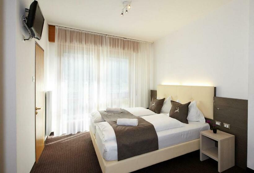 חדר סטנדרט לשלושה עם מרפסת, Raffl