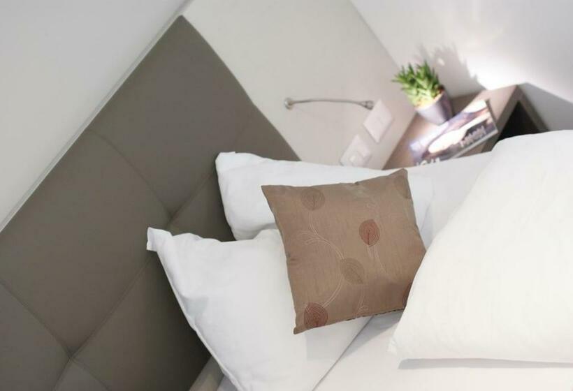 חדר סטנדרט עם מרפסת ונוף לגינה, Raffl