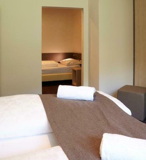 חדר סטנדרט לשלושה עם מרפסת, Raffl