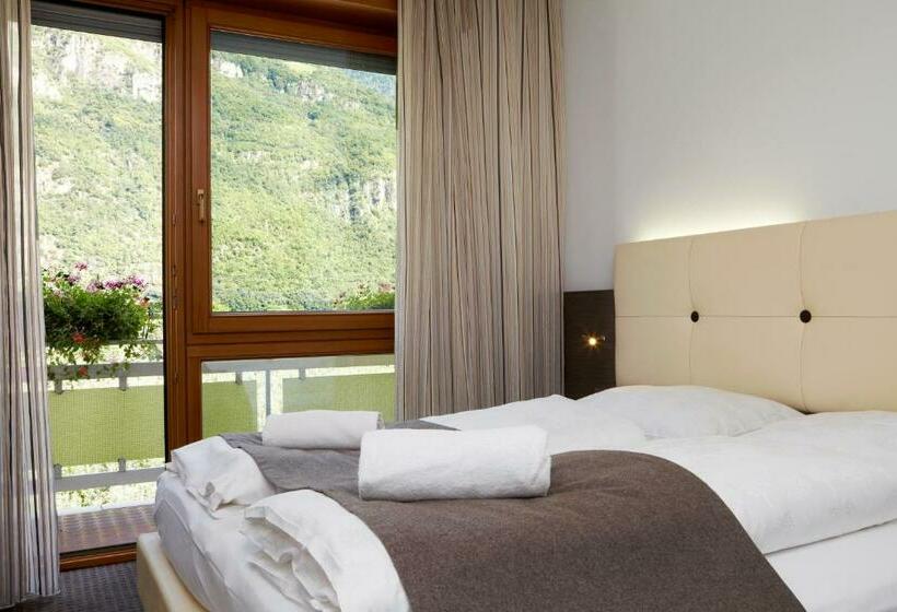 חדר סטנדרט לשלושה עם מרפסת, Raffl