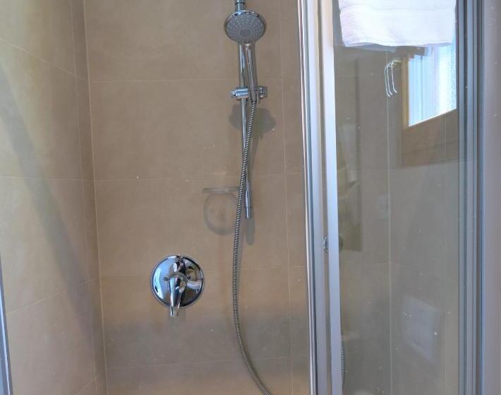 חדר סטנדרט יחיד, Raffl