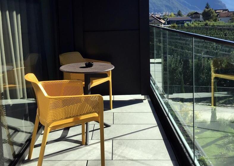 חדר דלוקס נוף לגינה, Raffl