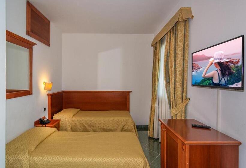Quarto Superior Quádruplo, Residence Villa Marzia