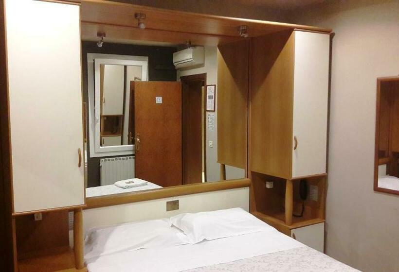 اتاق استاندارد یک نفره, Saint Lorenz