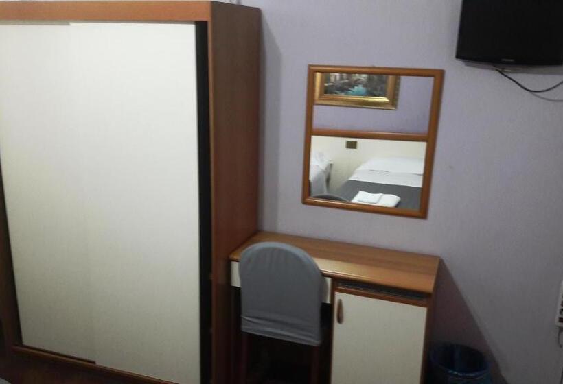 اتاق اکونومی, Saint Lorenz