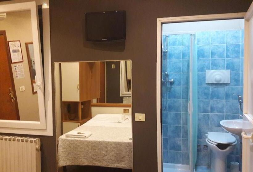 اتاق اکونومی, Saint Lorenz