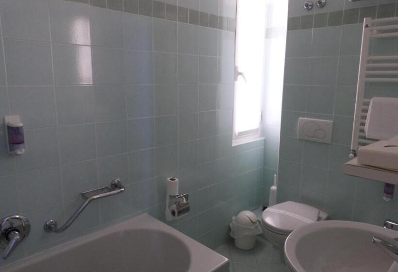 חדר סטנדרט, Savoy