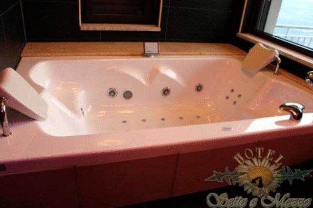 جناح, Sette E Mezzo