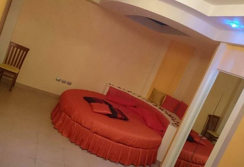 جناح, Sette E Mezzo