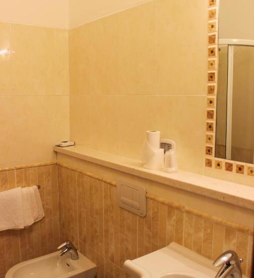 غرفة قياسية فردية, Sette E Mezzo