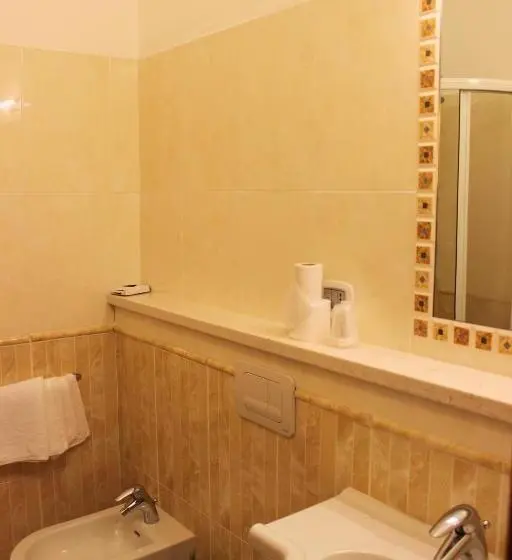 スタンダードシングルルーム, Sette E Mezzo