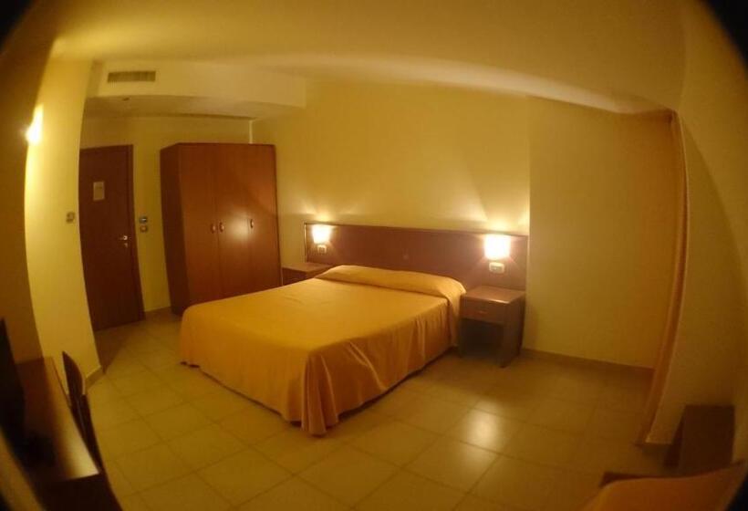 חדר קלאסי לארבעה, Sette E Mezzo