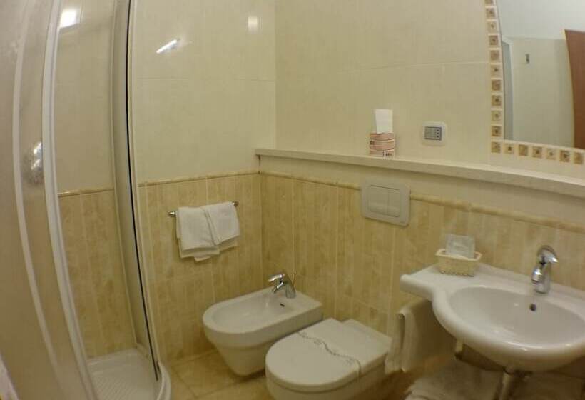 חדר סטנדרט, Sette E Mezzo