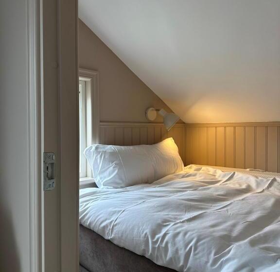 Семейный Номер, Smögens Gästgiveri