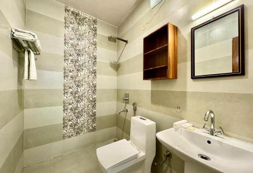 חדר סטנדרט נוף להרים, Shelton Blu Resort Jim Corbett