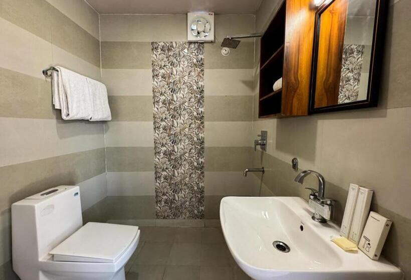스탠다드 룸 산 전망, Shelton Blu Resort Jim Corbett