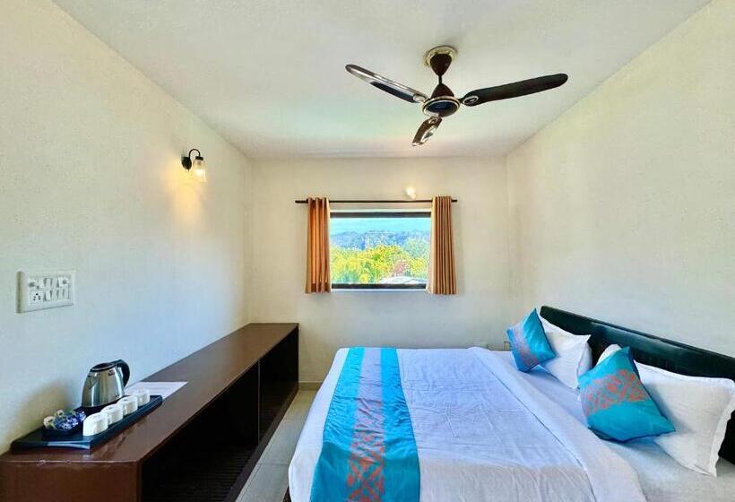 חדר סטנדרט נוף להרים, Shelton Blu Resort Jim Corbett