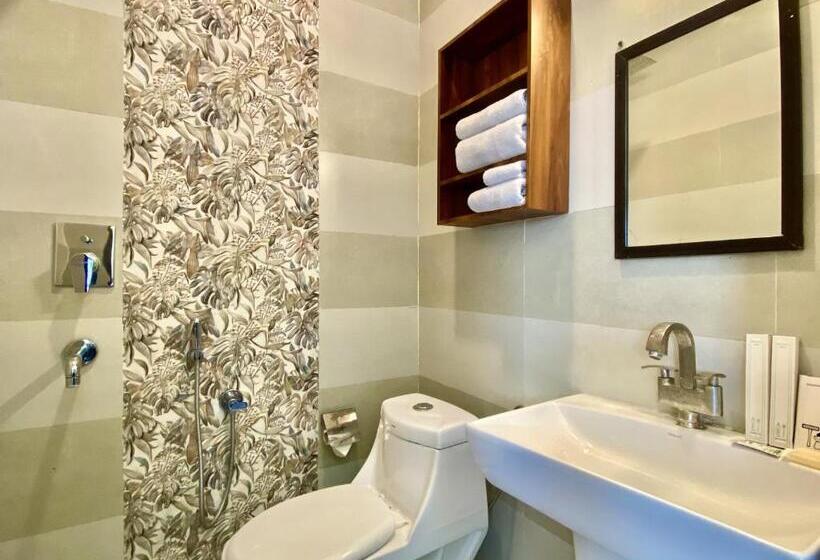 חדר סטנדרט נוף לבריכה, Shelton Blu Resort Jim Corbett