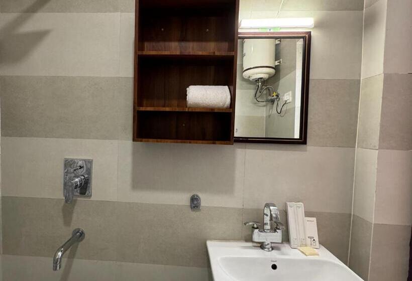 חדר סטנדרט נוף לבריכה, Shelton Blu Resort Jim Corbett