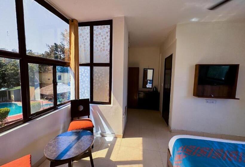 חדר סטנדרט נוף לבריכה, Shelton Blu Resort Jim Corbett