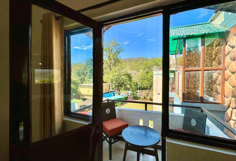 חדר סטנדרט נוף לבריכה, Shelton Blu Resort Jim Corbett