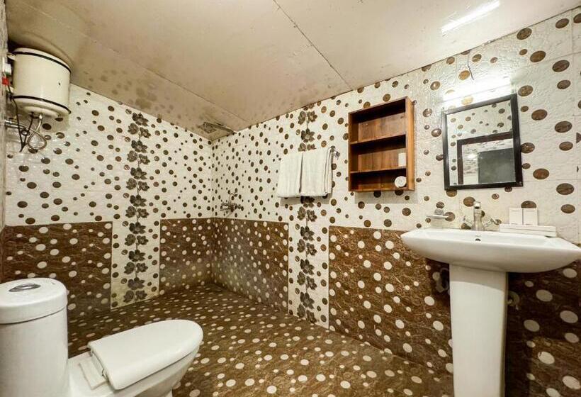 חדר סטנדרט לארבעה, Shelton Blu Resort Jim Corbett