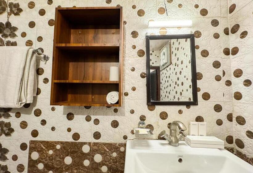 חדר סטנדרט לארבעה, Shelton Blu Resort Jim Corbett