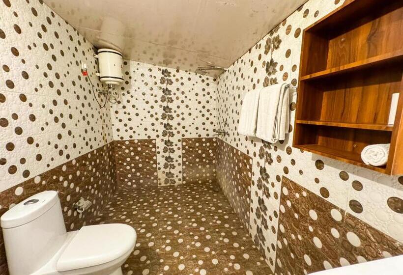 חדר סטנדרט לארבעה, Shelton Blu Resort Jim Corbett