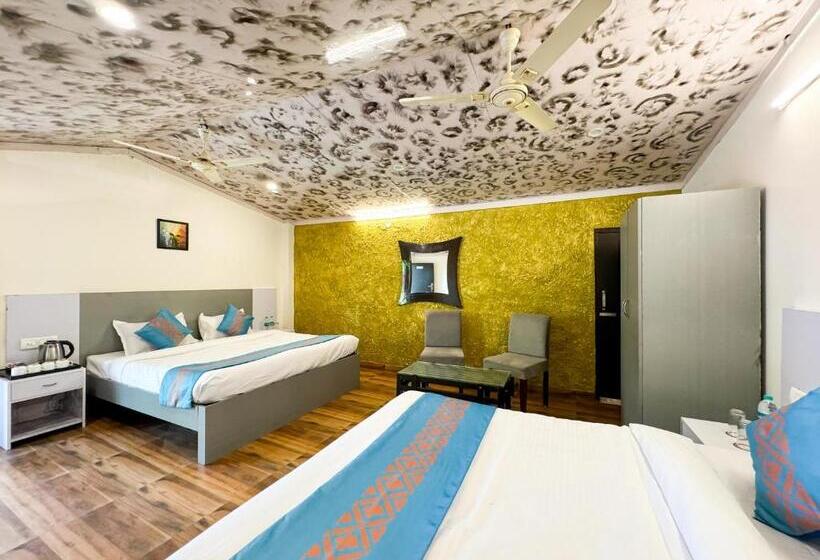 חדר סטנדרט לארבעה, Shelton Blu Resort Jim Corbett